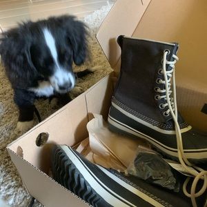SIZE 8.5 sorels NEVER BEEN WORN